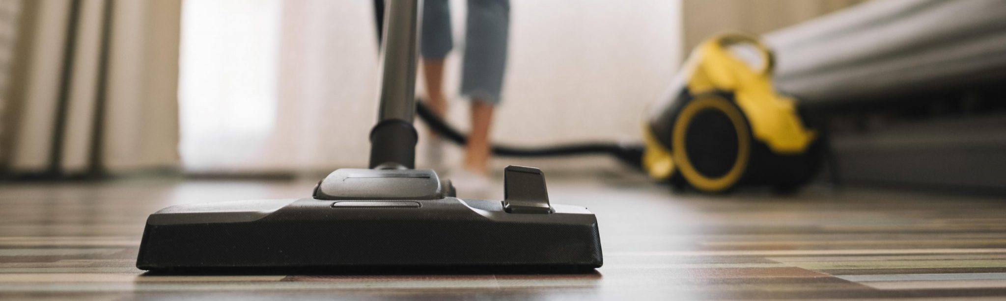 10 Best Bagged Vacuum Cleaners (2022 Updated Review)