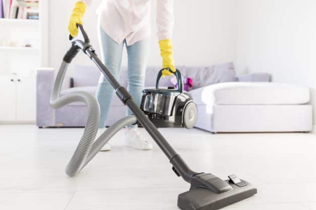 10 Best Bagged Vacuum Cleaners (2022 Updated Review)